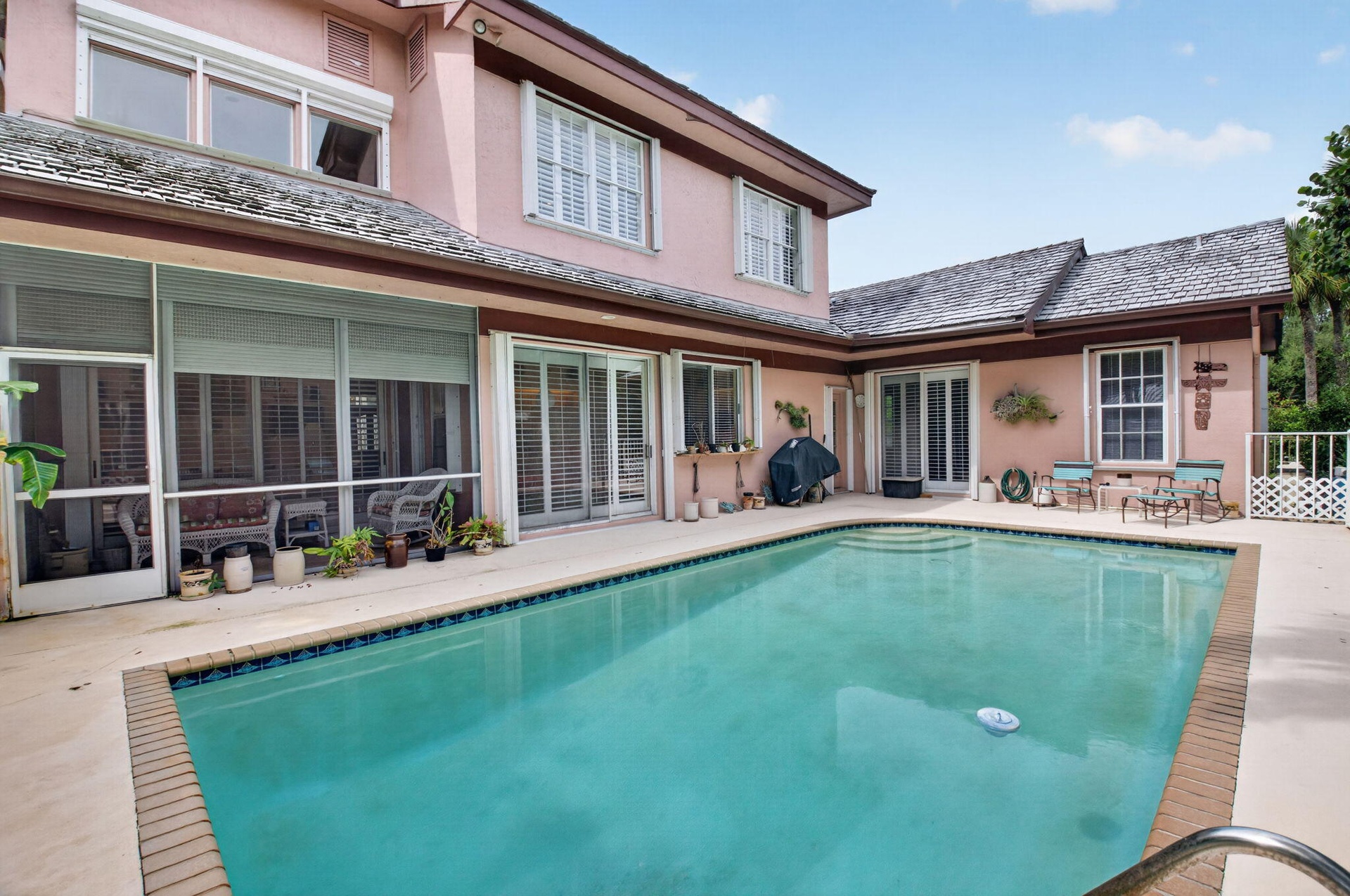 Covered patio or out in the sun
