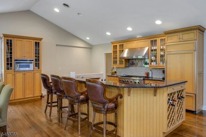 Kitchen with Breakfast Bar
