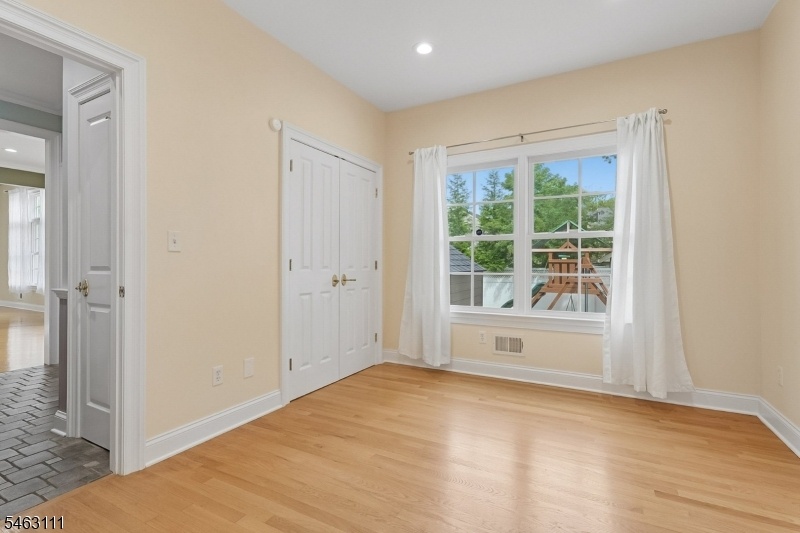 1st floor bedroom or office