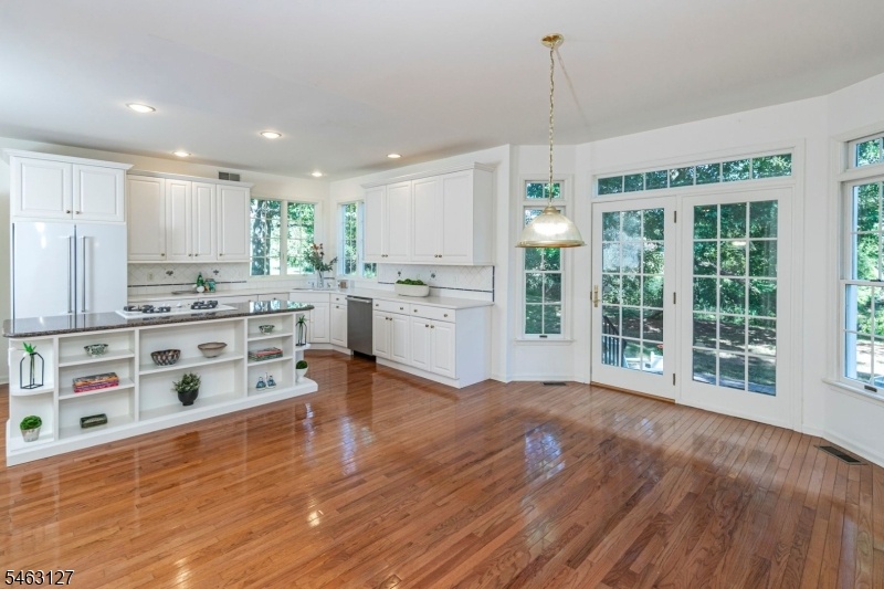 Eat-In Kitchen