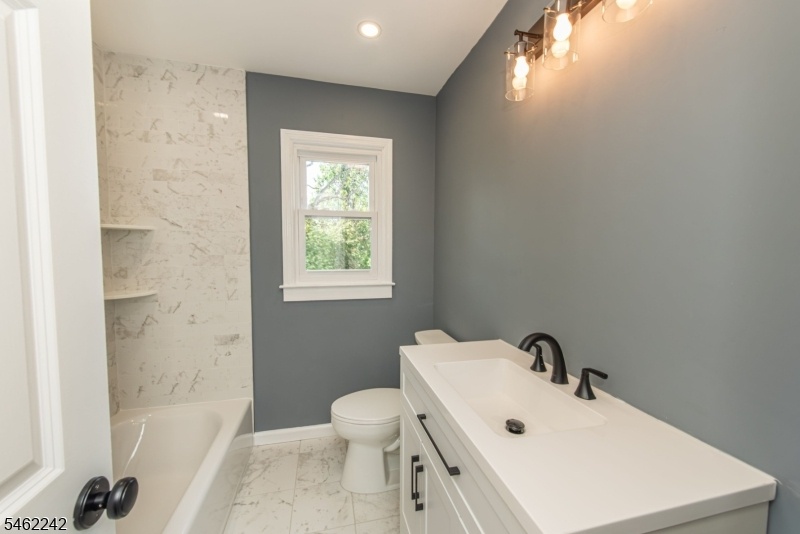 1st floor Bathroom