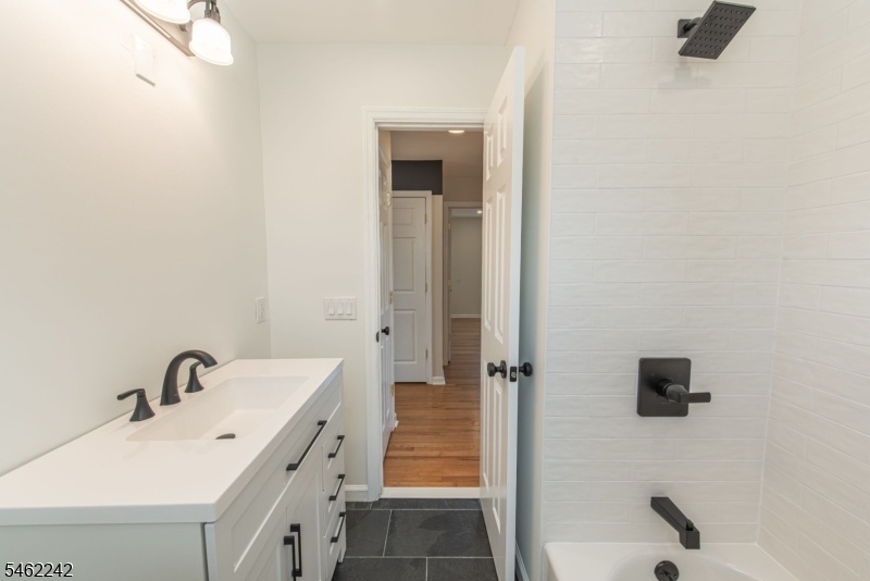 2nd floor Bathroom