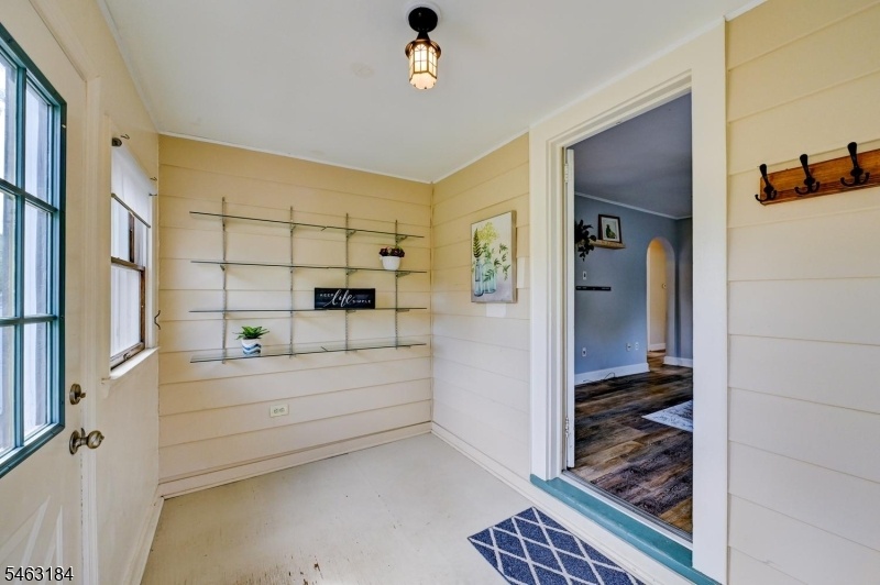Mudroom/ Enclosed Porch
