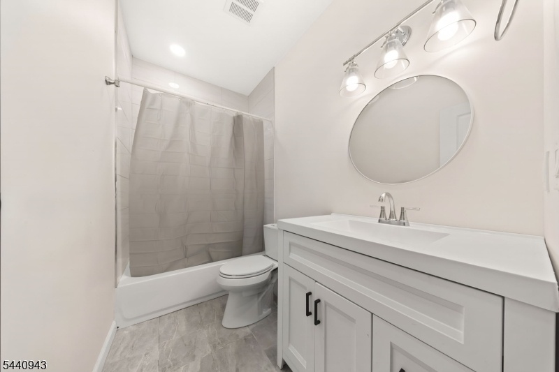 1Bathroom
