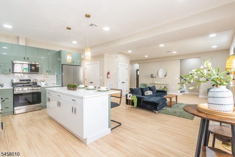 Kitchen / Living Room