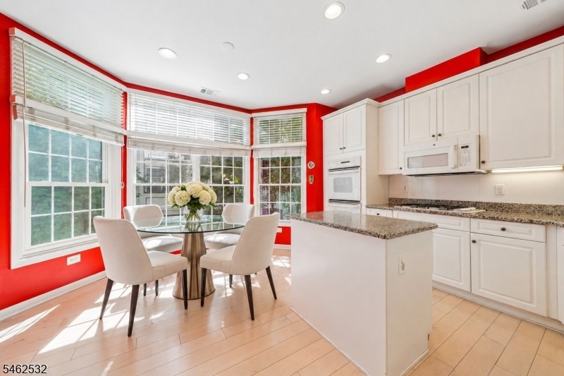 Eat In Kitchen