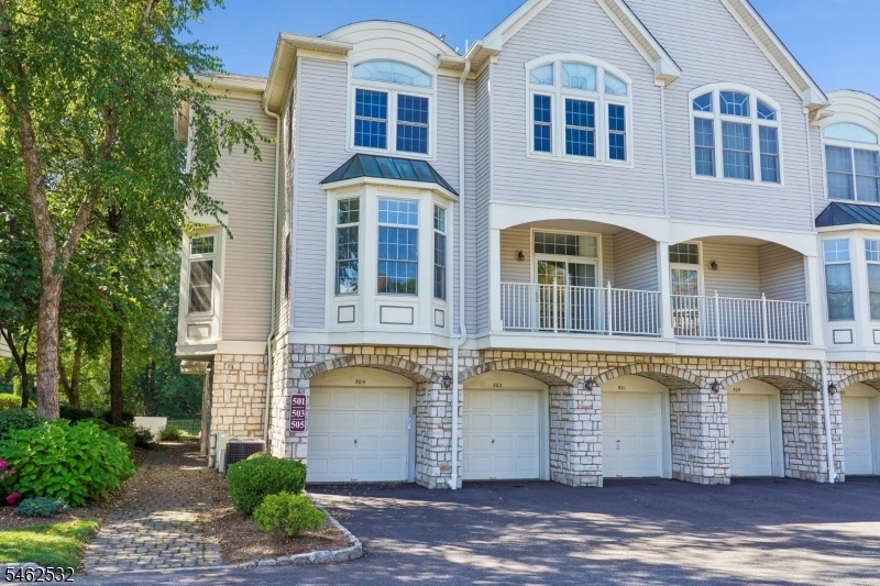 Exterior view of End Unit