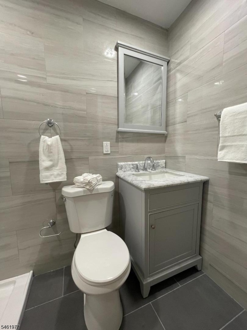 1st Floor/Main Bath Full Tile