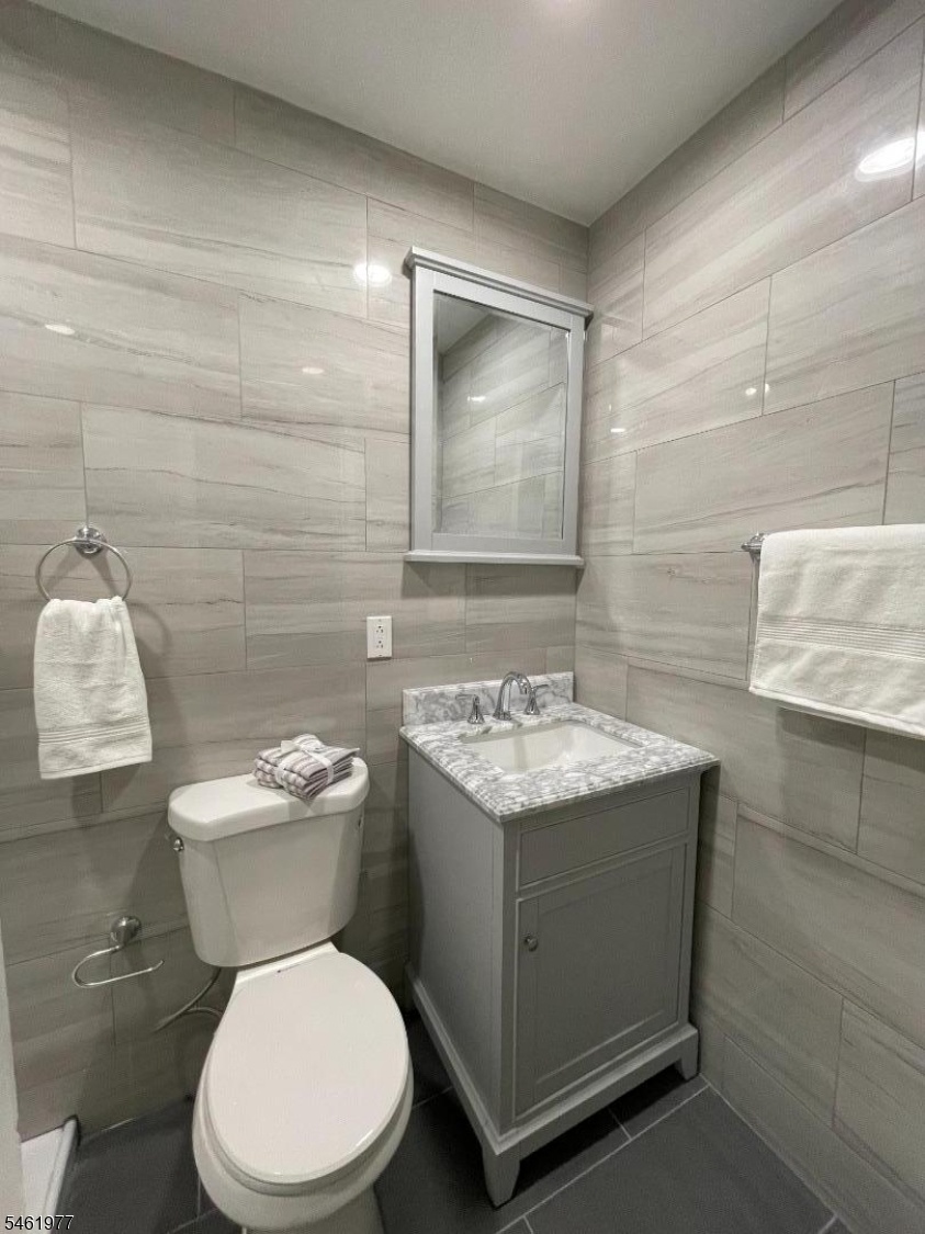 2nd Fl Main Full Bath NEW 2024