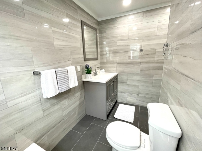 Ensuite Bath/View from Tub