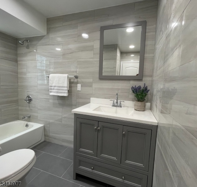 1st Fl Ensuite Bath RENO 2024