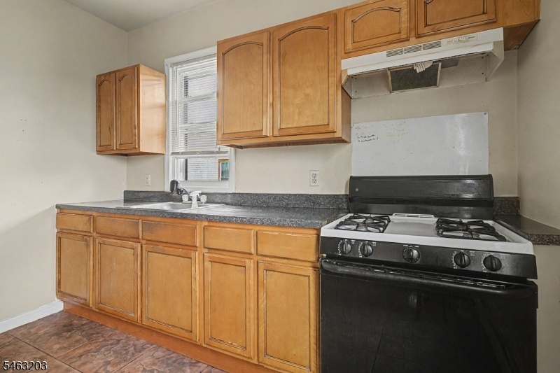 Kitchen Unit 2
