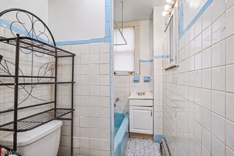 Bathroom Unit 1 Virtual
