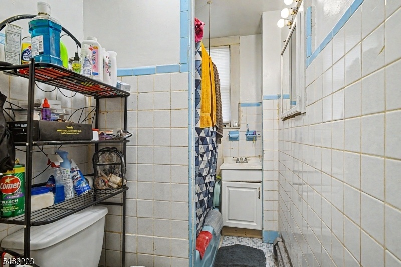 Bathroom Unit 1