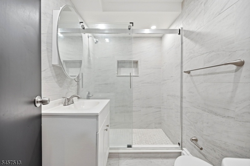 1ST FL BATHROOM
