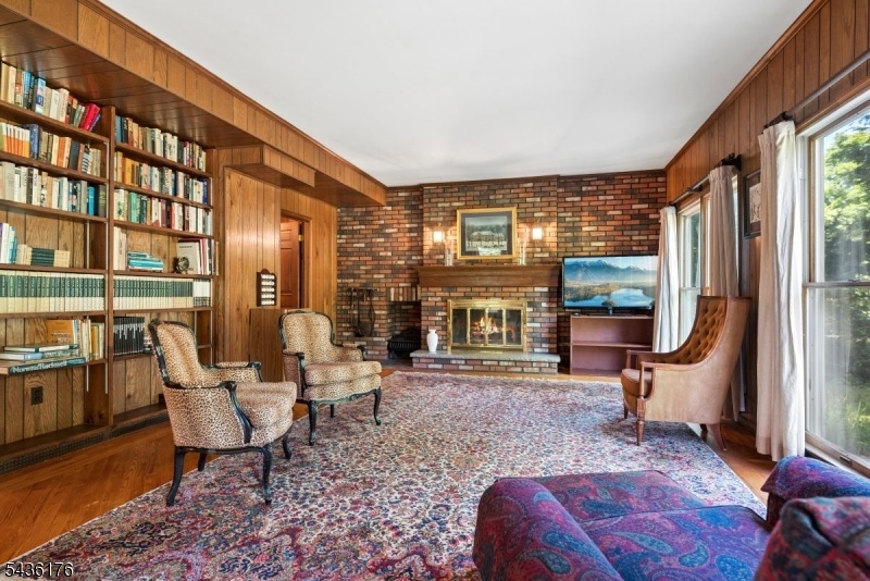 Family Room w/ Fireplace