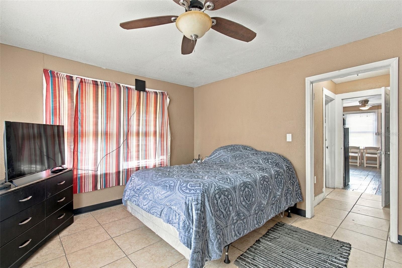 1 bedroom apartment bedroom