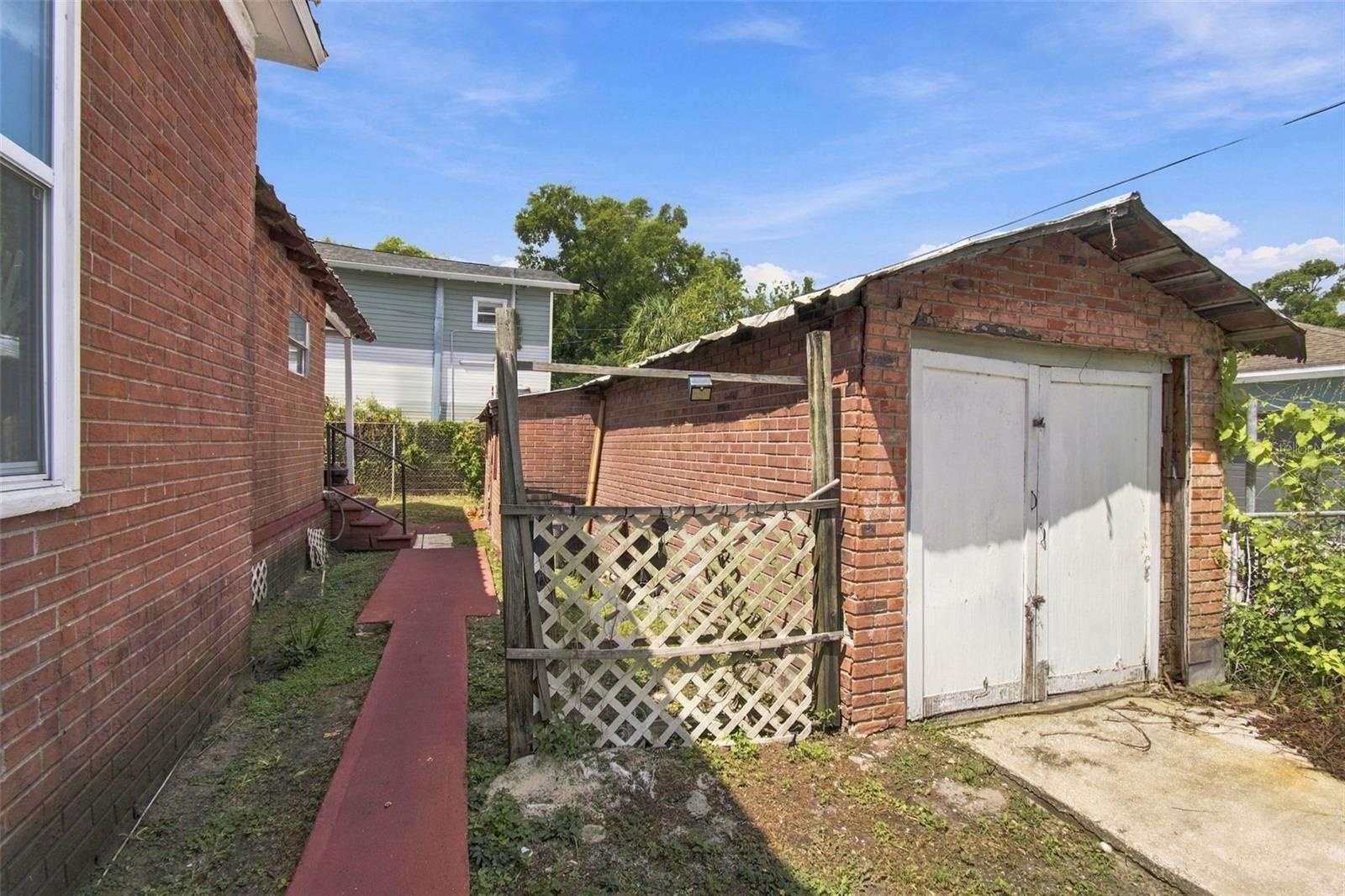 Detached Garage/Storage Building