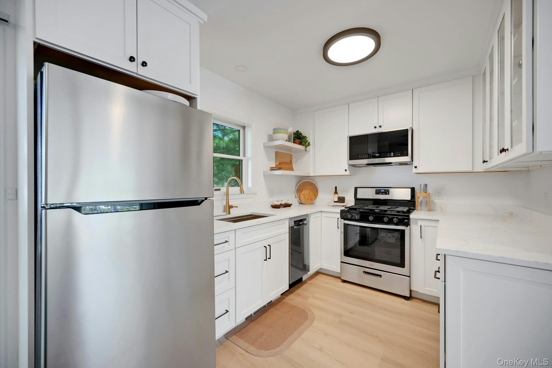 Gorgeous new kitchen with stainless steel appliances...