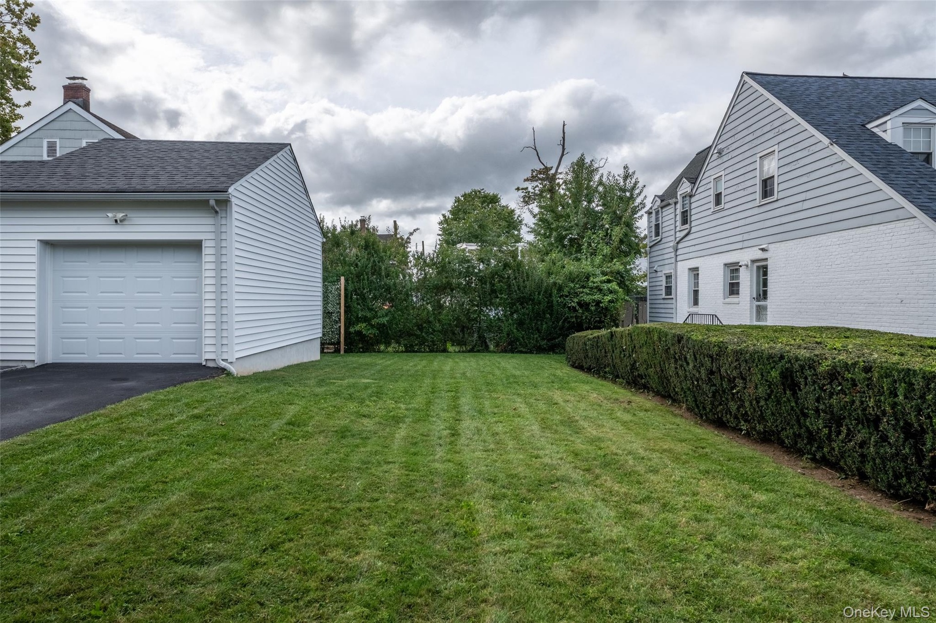 Large side yard