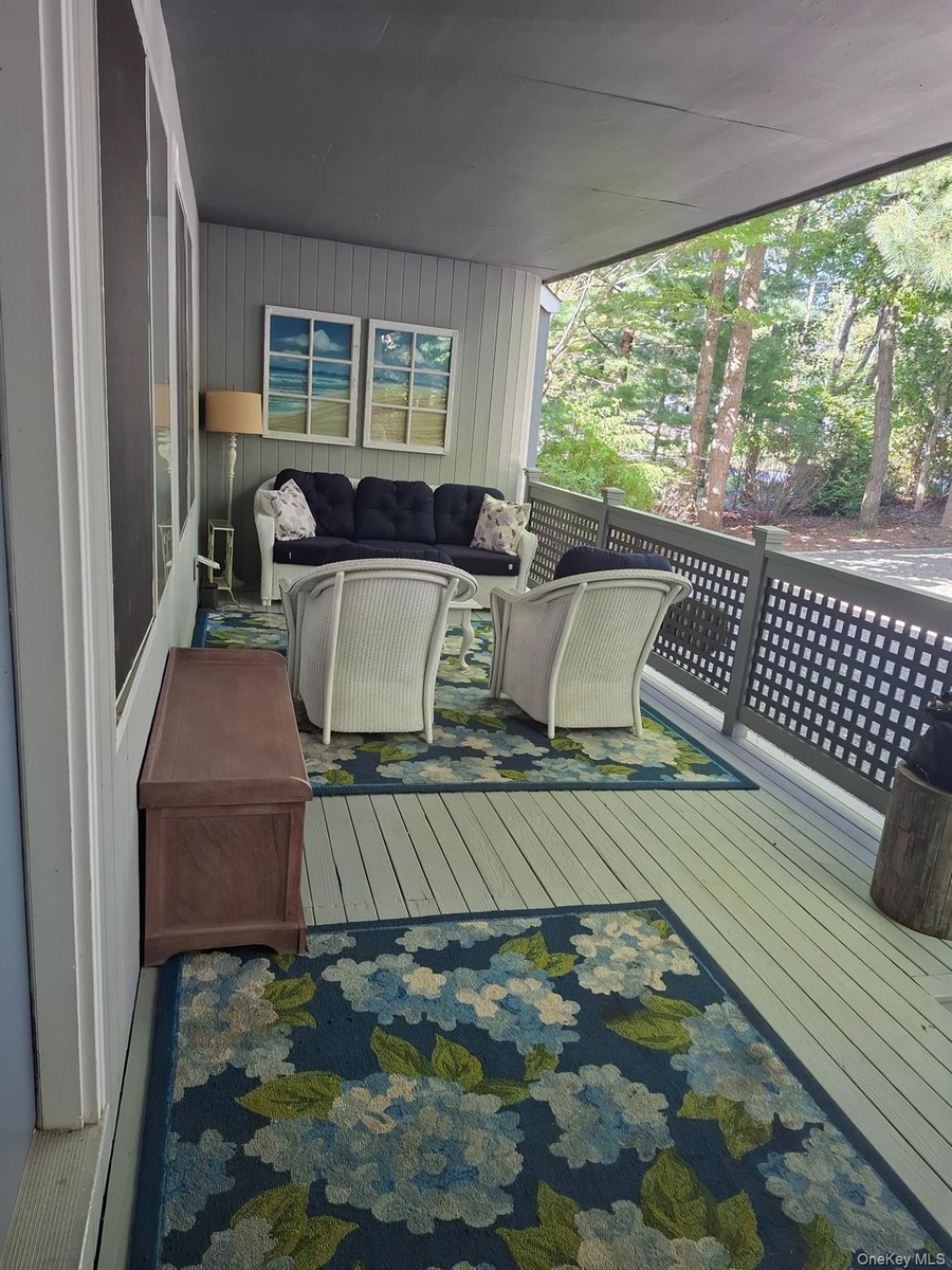 Sitting area to meet guest and enjoy music and family and friends