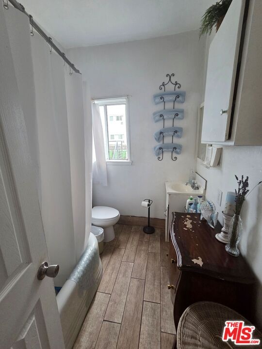 6642 Bathroom 2