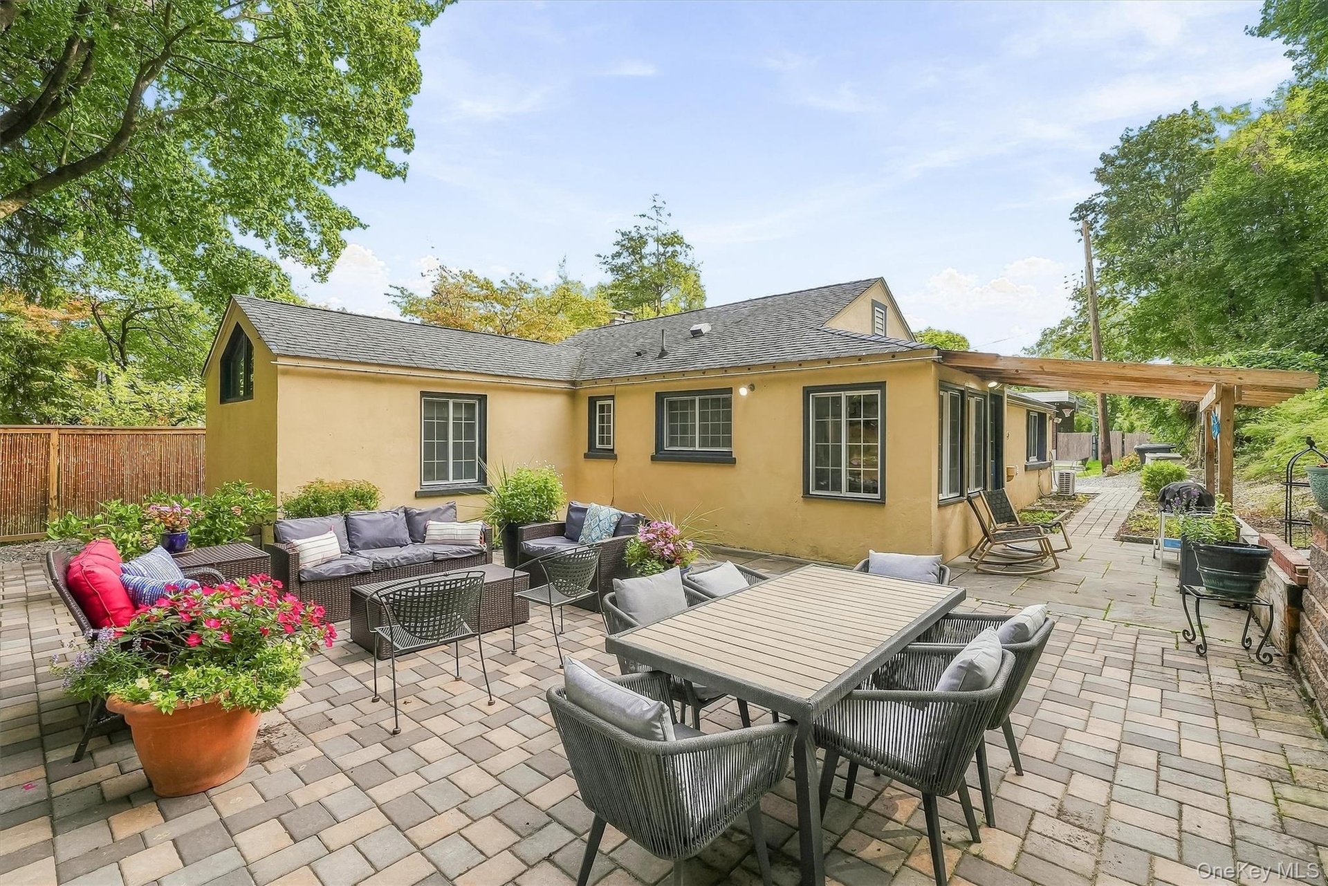 The perfect setting for those who love outdoor entertaining.