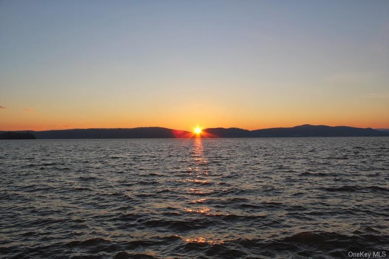 Incredible sunsets on the Hudson River, a sight you will never get tired of seeing.