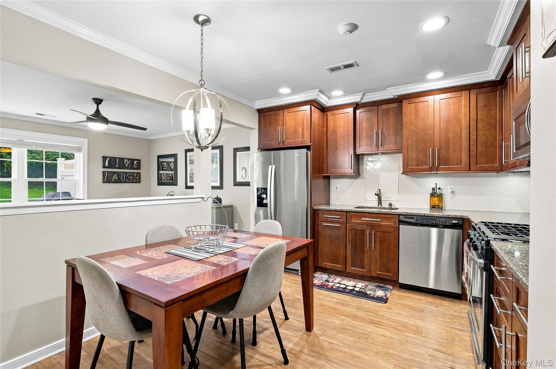 Eat-In-Kitchen