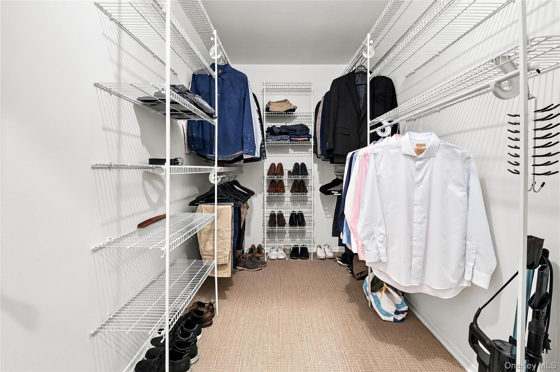Walk-In-Closet