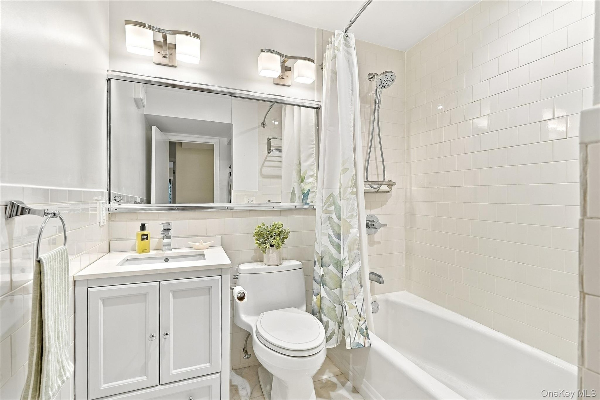 Hall bath with tub shower