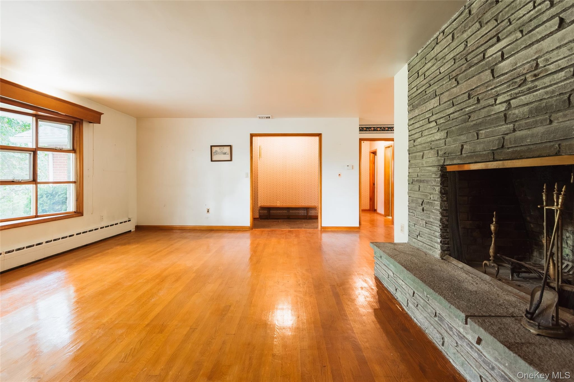 Living Room with fireplace
