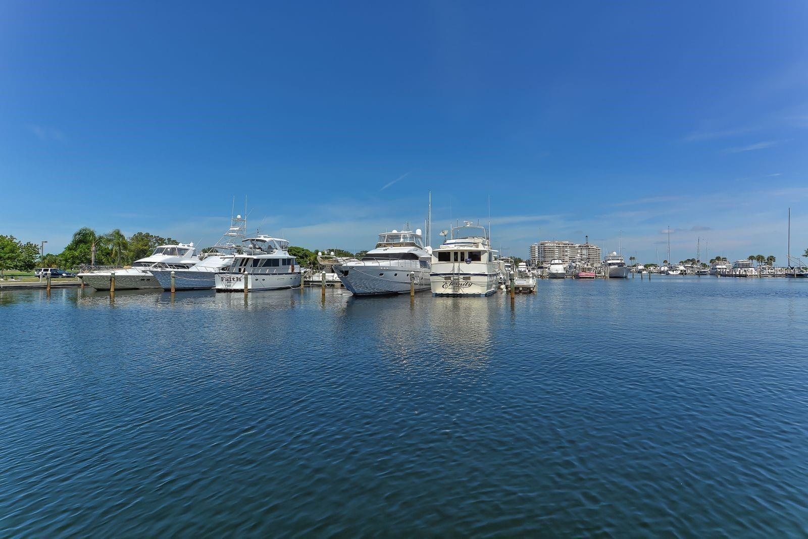 Longboat Key Club Marina is in walking distance.