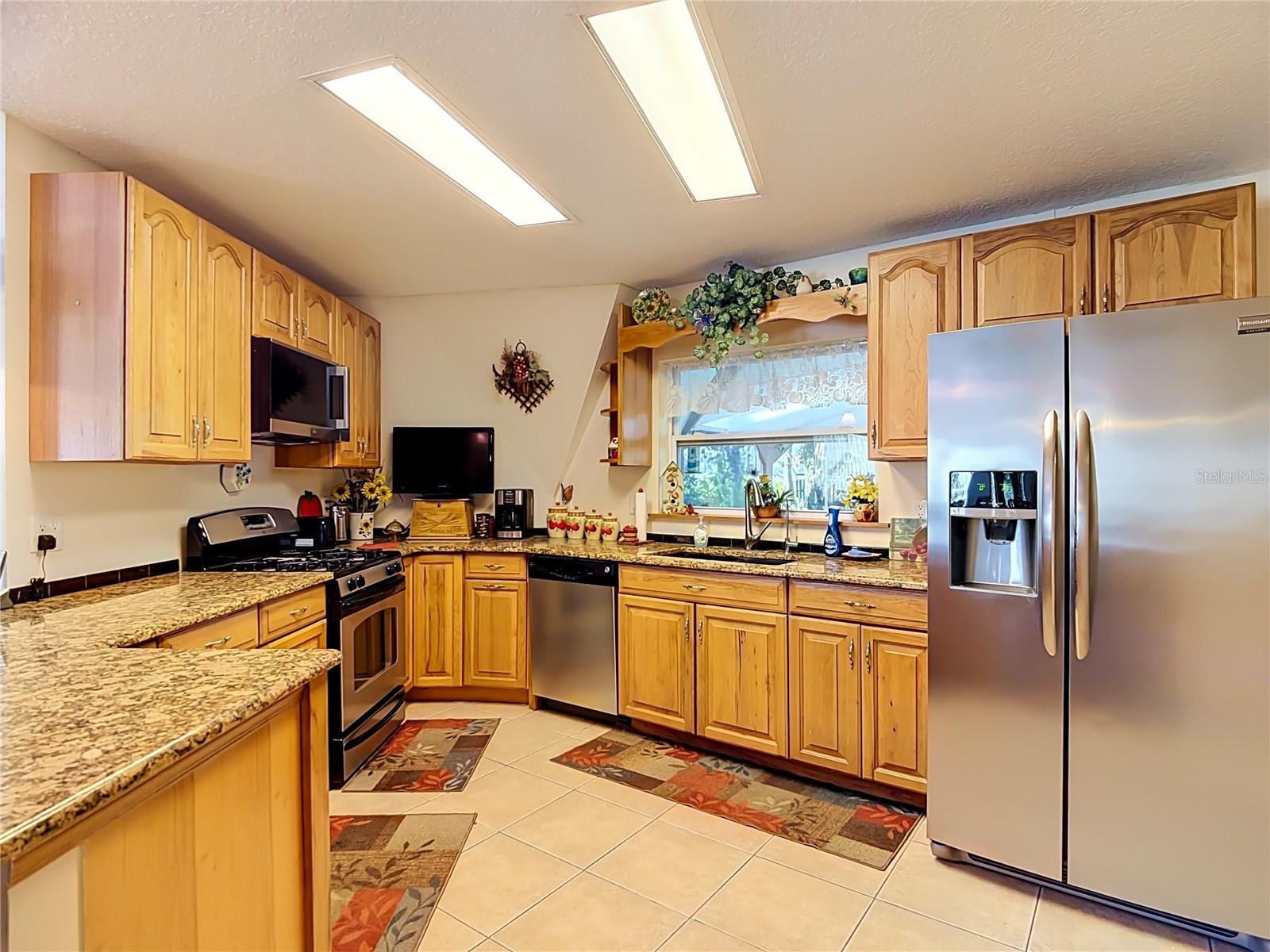 Lots of storage in the kitchen