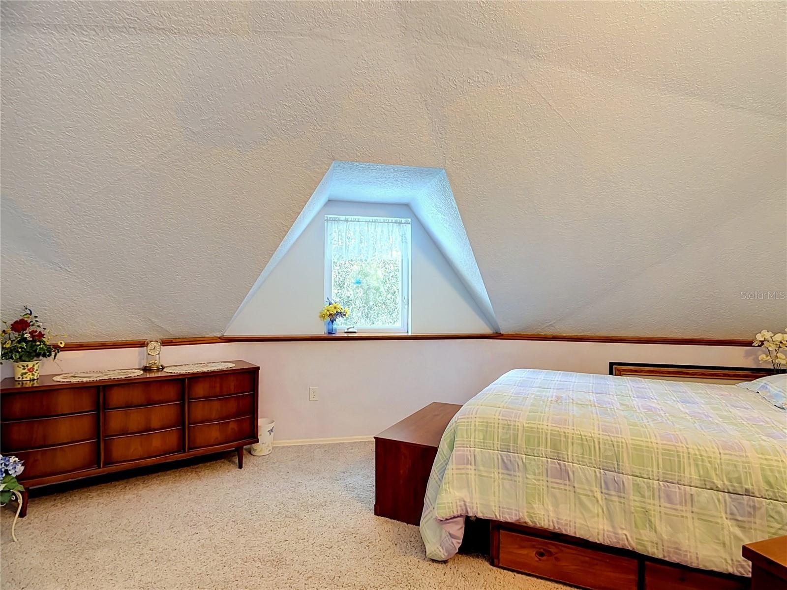 Second bedroom.