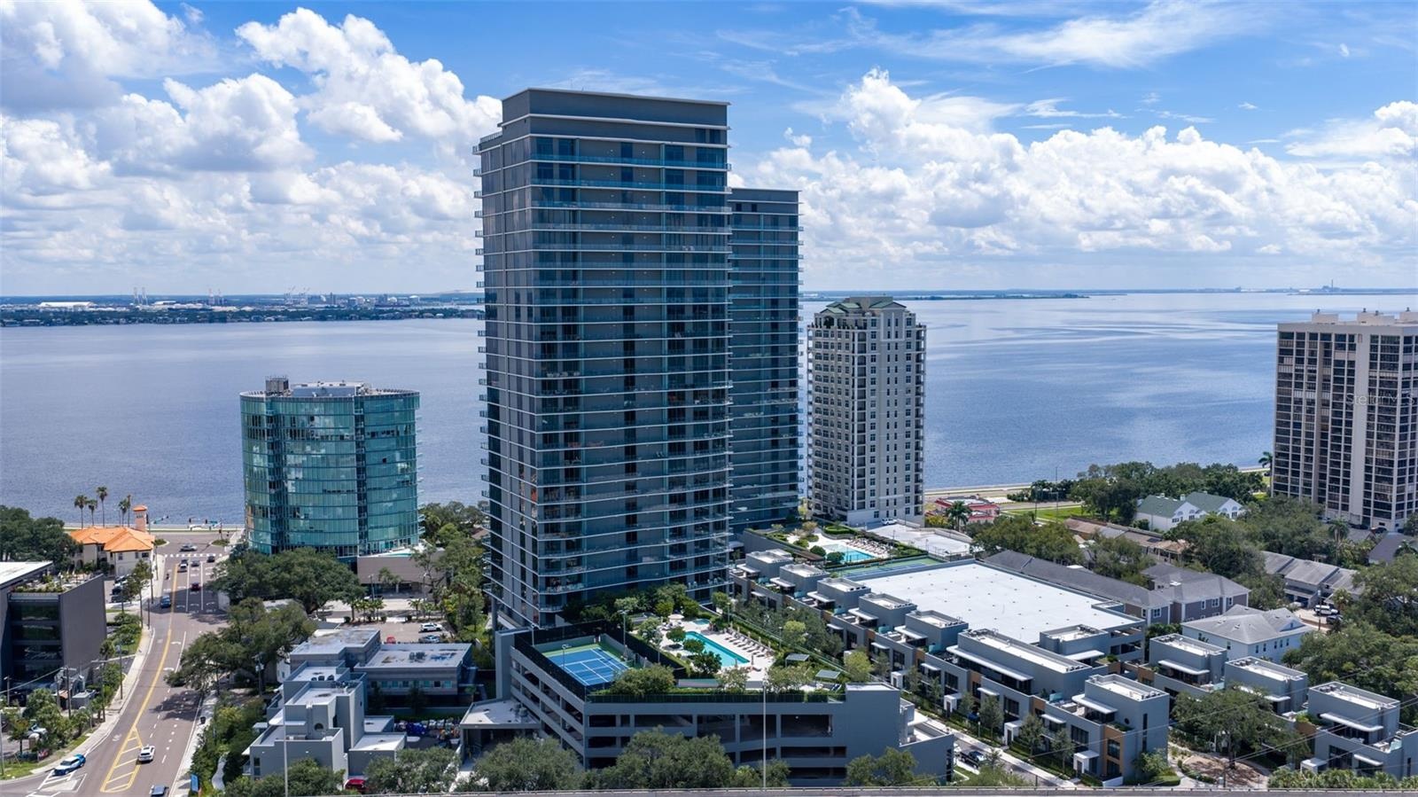 A commanding presence along Bayshore, with resort amenities woven into everyday life.