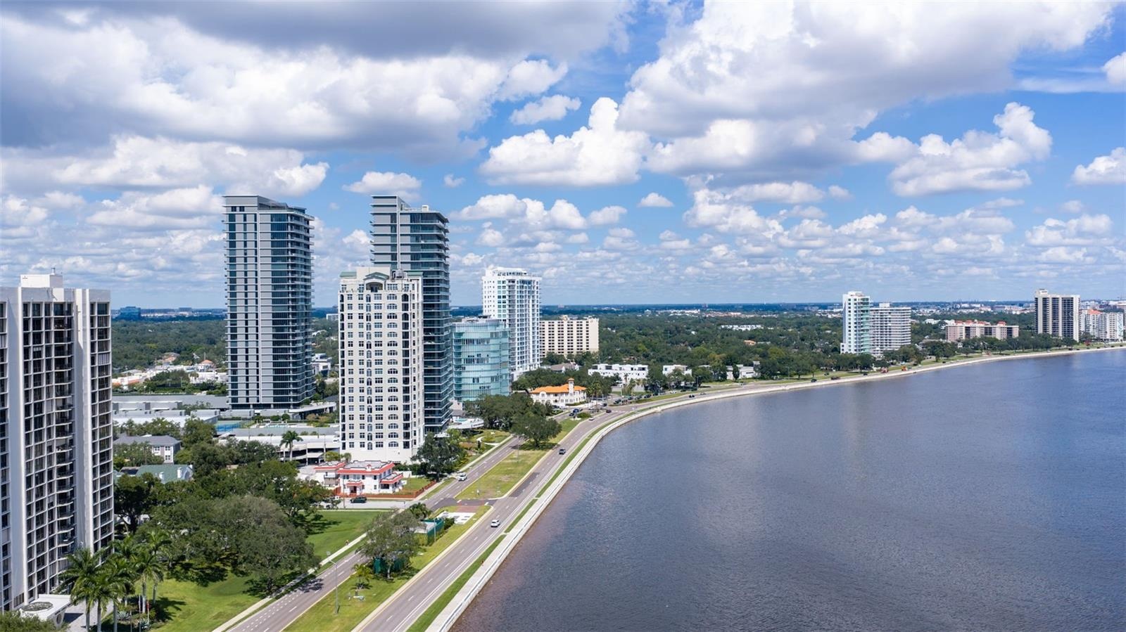 The Ritz-Carlton Residences Tampa—where architecture, service, and waterfront living meet.