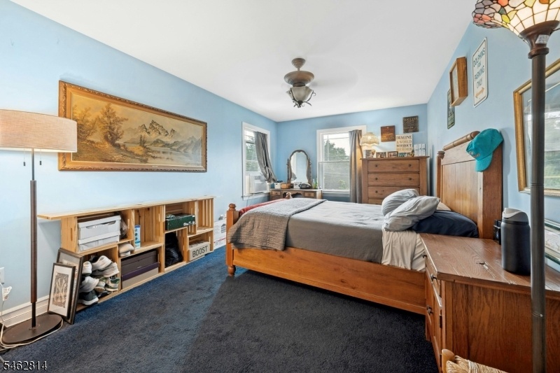 1 of the 4 bedrooms