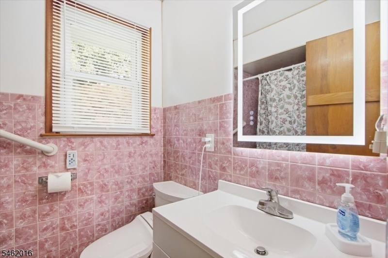 1st Floor Full Bathroom