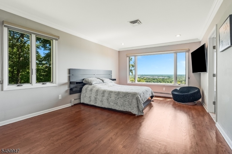 bedroom, primary