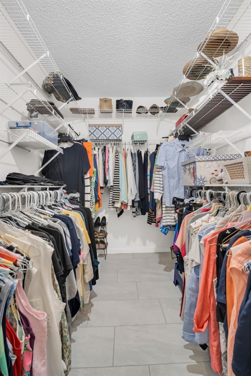 Massive walk-in closet that you'll love filling~
