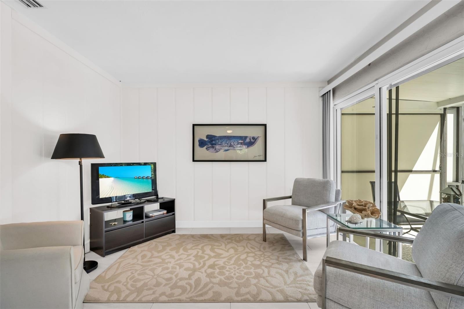 You'll love spending your evenings here in the Florida room~