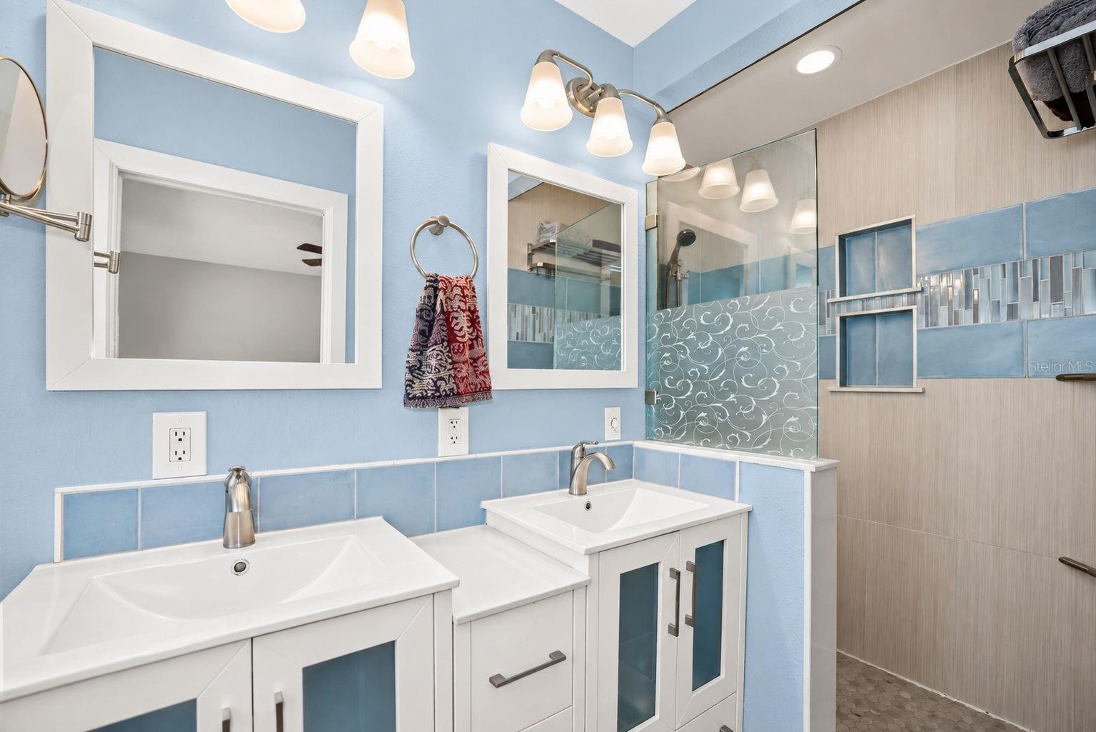 Double vanity sinks