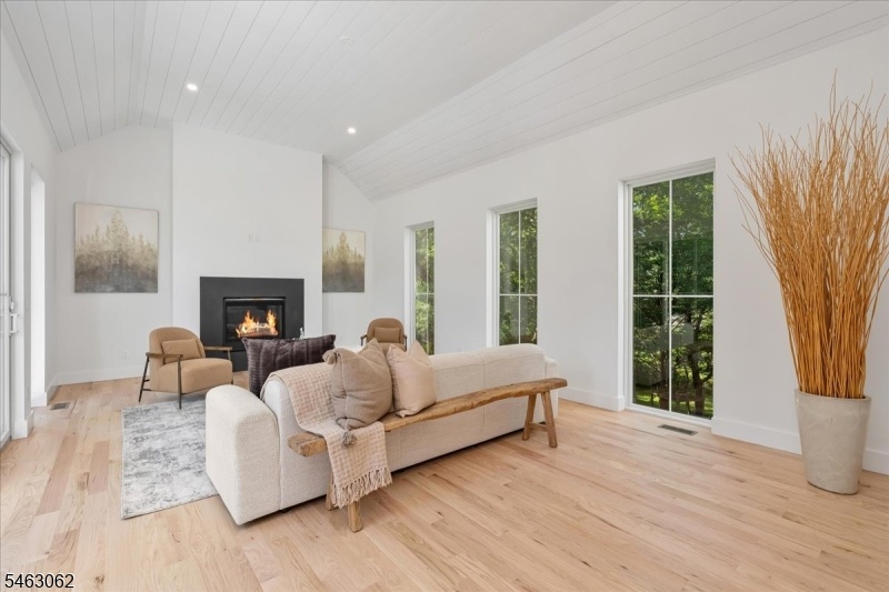 Family Room w/Fireplace