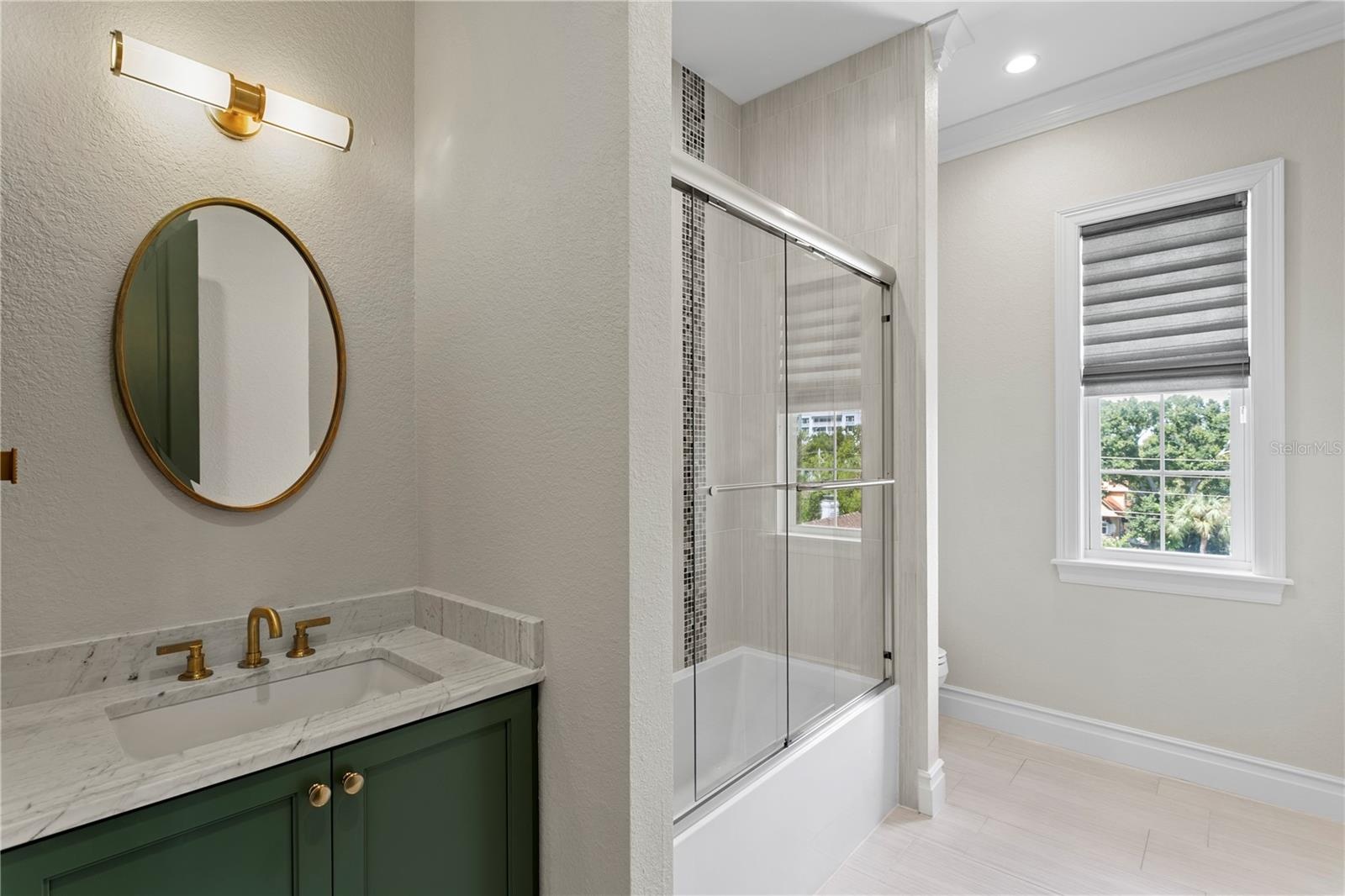 4th Floor full bathroom