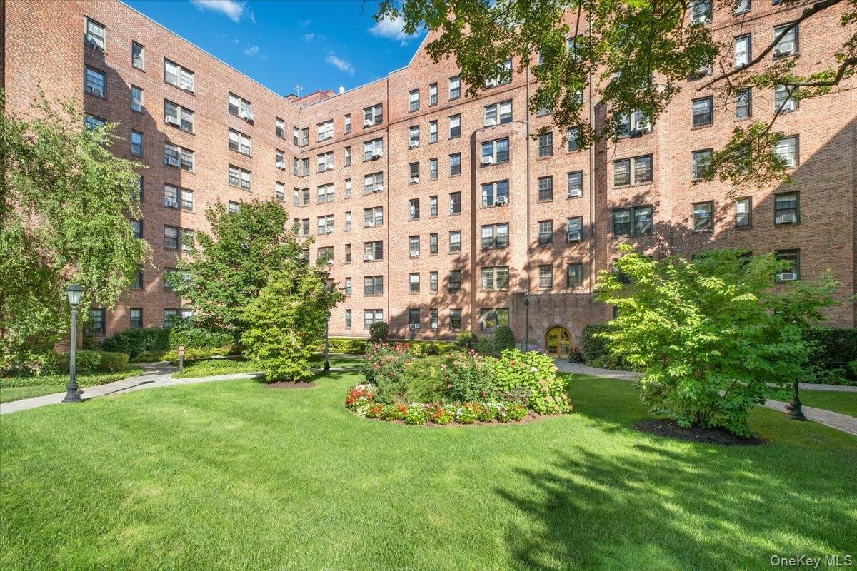 Scarsdale Manor - large open grassy area in the front courtyard of the building