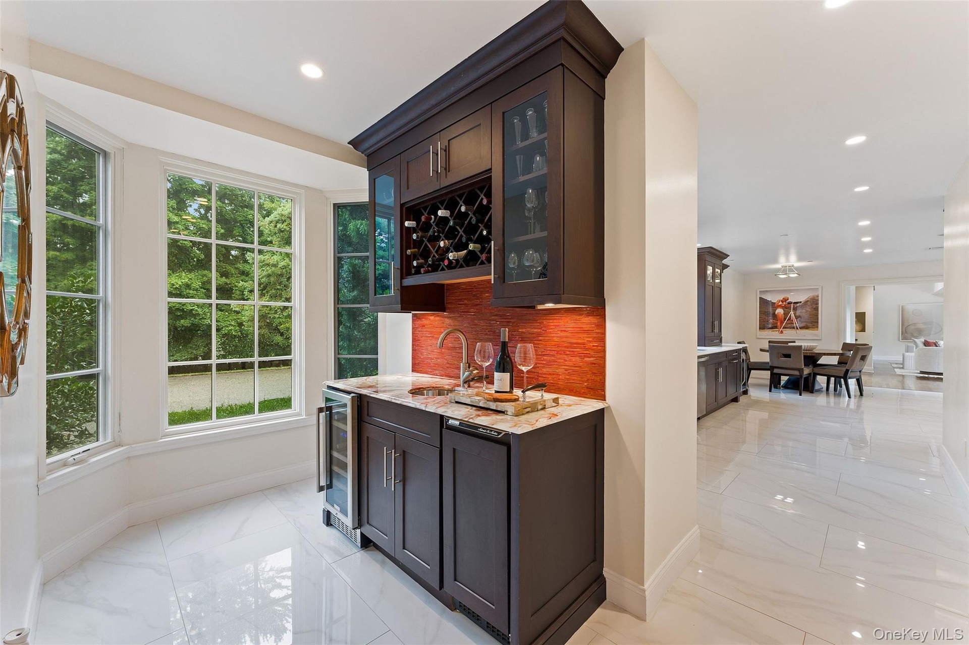 Wet Bar adjacent to the dining room and kitchen