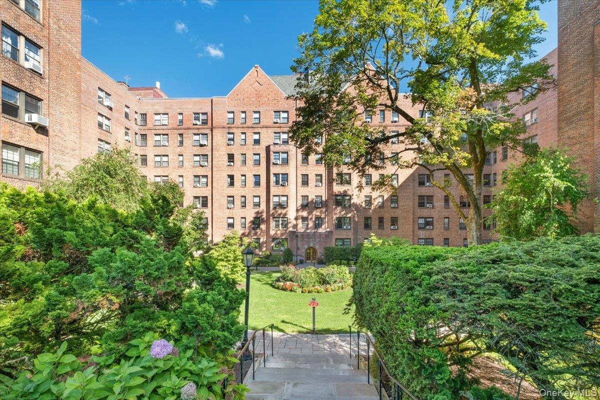 Scarsdale Manor