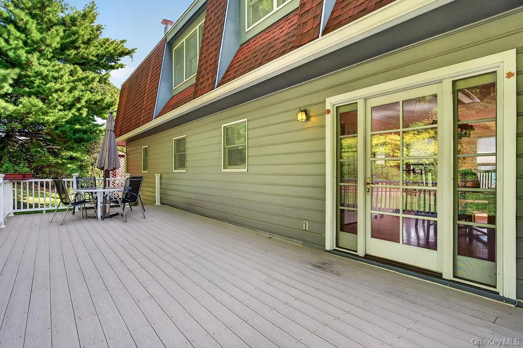 Expansive deck for entertaining
