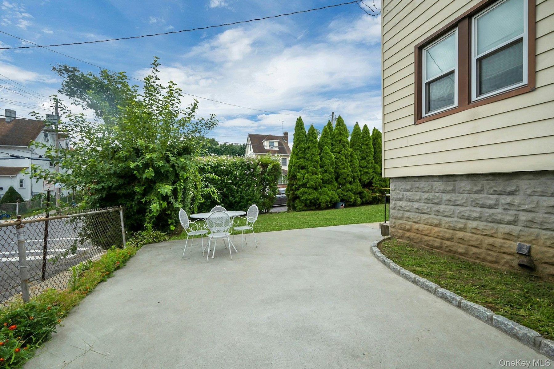 Patio at front